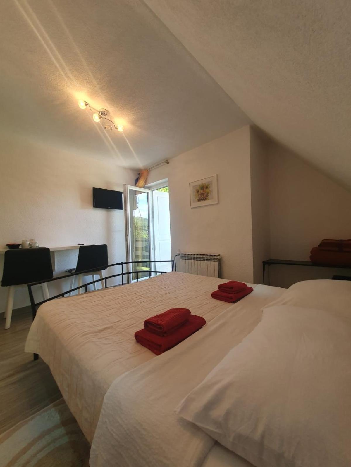 Guesthouse Nikola พลิตวิชกา เยเซรา ภายนอก รูปภาพ