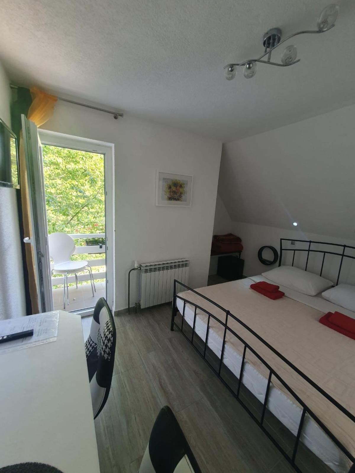 Guesthouse Nikola พลิตวิชกา เยเซรา ภายนอก รูปภาพ