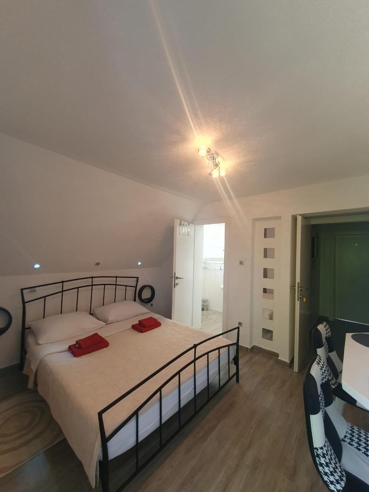 Guesthouse Nikola พลิตวิชกา เยเซรา ภายนอก รูปภาพ