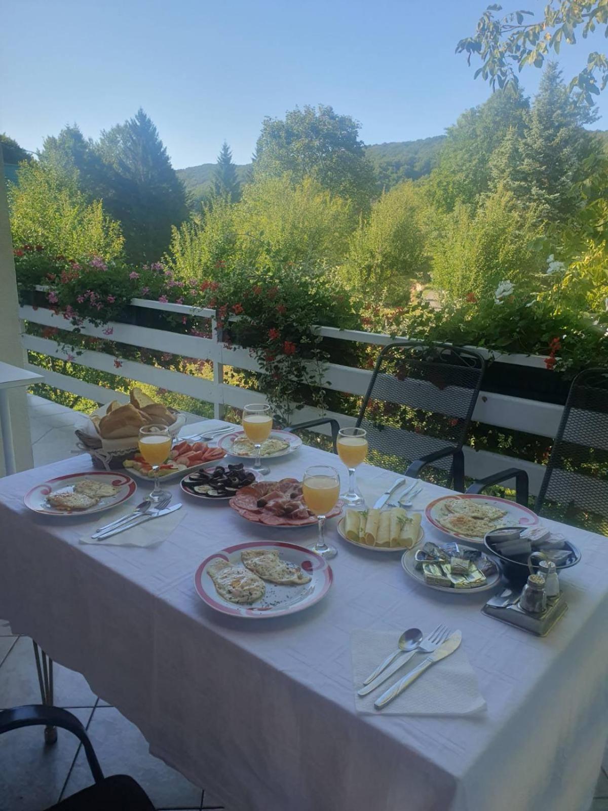Guesthouse Nikola พลิตวิชกา เยเซรา ภายนอก รูปภาพ