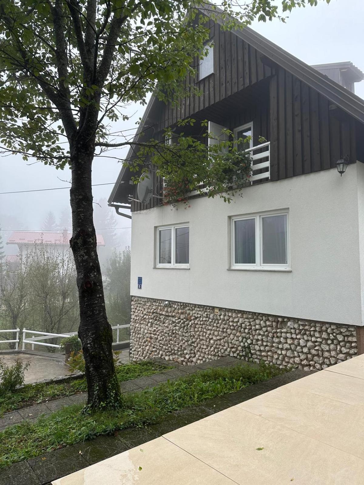 Guesthouse Nikola พลิตวิชกา เยเซรา ภายนอก รูปภาพ